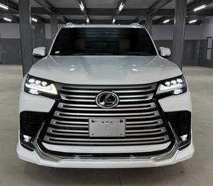 Occasion, état impeccable, 2023 L-X 600 Wagon RWD, boîte automatique, sièges en cuir, caméra de recul, moteur essence 3.5L bi-turbo, prêt à être expédié - Product Image 2