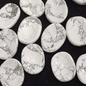 Vente chaude ovale pouce inquiétude pierre Howlite cristal Figurines décoratives fournisseur indien exportateur pour la fabrication de bijoux - Product Image 4