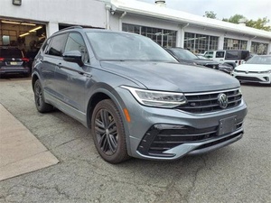 Utilisé 2022 Volks-wagen Tiguan 2.0T SE R Line Noir 4-MOTION Sans Accident Disponible à Vendre - Product Image 2