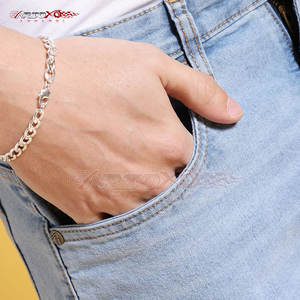 Short en jean moderne pour homme avec coupe réglable et ourlet inférieur roulé Short en jean de tous les jours pour homme - Product Image 4