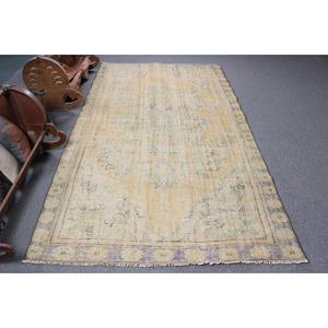 Tapis turc vintage 4,9x8,7 pieds, tapis en laine jaune à motifs floraux - Product Image 1