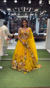 Lehenga Choli bordado de alta calidad para bodas y fiestas Lehenga Choli nupcial a un precio asequible - Product Image 4