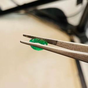 Esmeralda Natural de Zambia, Corte Ovalado, 2.84 Quilates, Piedra Preciosa de Buena Calidad, Lustre, Color Verde Agradable, Pulido Perfecto para Cualquier Joyería - Product Image 4