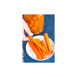 น้ำผึ้งผสมรสหวานและเผ็ดและสะเก็ดพริกแดงแครอทดองแยมอร่อยในขวดแก้ว - Product Image 2