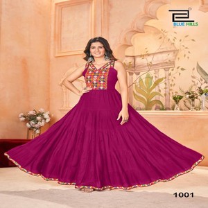 Elegante vestido de rayón con volantes, diseño frontal y trasero, trabajo Gamthi y detalles de encaje en 6 hermosos colores - Product Image 5