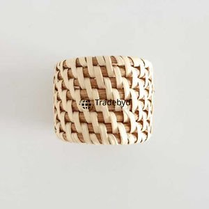 Tradebyd Anneaux de serviette en rotin rustique fait à la main Boho Chic accessoires de salle à manger pour les maisons modernes - Product Image 3