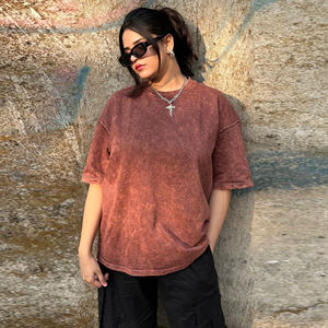 Camiseta de mujer con lavado ácido, de algodón desgastado, corte holgado, manga corta, informal, para verano, estilo urbano, proveedor de ropa. - Product Image 1