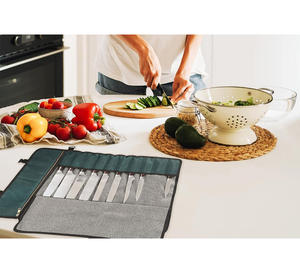 Bolsa Enrollable para Cuchillos de Chef de Lona Encerada de Alta Calidad Personalizada con 11 Ranuras, Forro Anticorte, Asa y Correa para el Hombro - Product Image 6