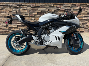 Nouvelle Moto Sportive Électrique Blanche et Noire de Style Touring avec Moteur Brushless 72V pour la Conduite Urbaine - Product Image 4