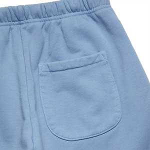 Achetez maintenant des shorts de sport de haute qualité pour hommes, en tissu éponge uni, avec poche arrière, broderie et impression personnalisées - Product Image 4
