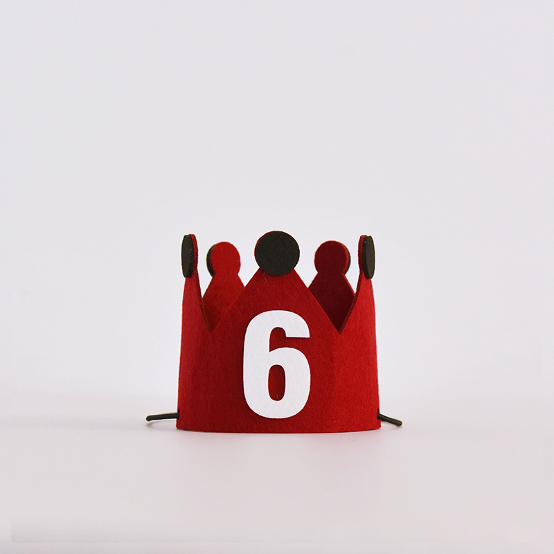 [6] Chapeau couronne rouge