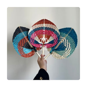 Meilleure vente de ventilateurs à feuilles tissés à source propre outil écologique idéal pour les accessoires de théâtre et la planification d'événements facilitant la ventilation - Product Image 1