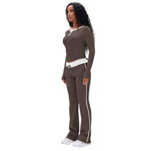 Conjunto Deportivo Informal Personalizado para Mujer, Top Corto Henley de Manga Larga Ajustado, Pantalones Anchos a Juego, 100% Algodón - Product Image 4