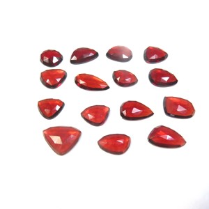 พลอยมรกตแอฟริกันธรรมชาติคุณภาพสูง ได้รับการรับรองจาก IGI สีแดงมีประกาย ทรงเหลี่ยมเจียระไน พื้นผิวเรียบ ไม่มีตัวเรือน - Product Image 5
