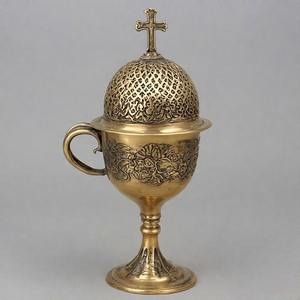 Brûleur d'encens suspendu en laiton à flamme de masse Encensoir suspendu Brûleur d'encens d'église vintage pour l'ambiance cérémonielle et spirituelle - Product Image 1