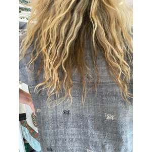 Veste en laine Desi brodée à la main, bleu frais, style Kutch, élégante, avec broderie complexe - Product Image 1