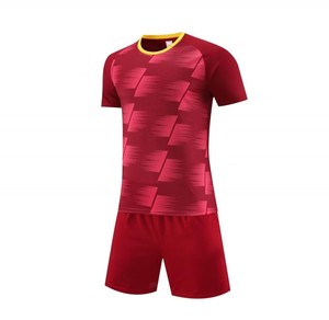 Vente en gros de vêtements de football à manches courtes personnalisés Chemise et survêtement de football en polyester respirant Fournisseur BD pour les uniformes de maillot de sport - Product Image 3
