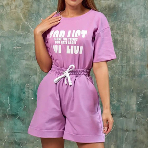 Conjunto de camiseta y pantalones cortos con logotipo impreso personalizado para mujer OEM Camisa y pantalones cortos de mujer de estilo informal de verano de 2 piezas - Product Image 1