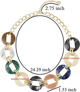 Collier à chaîne en laiton et résine fabriqué à la main Bijoux géométriques modernes pour femmes, matériau mixte léger - Product Image 2