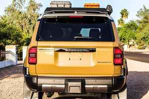 2024 T o y o t a L a n d C r u i s e r Primera edición 4WD a tiempo completo, diferenciales centrales y traseros de bloqueo - Product Image 5