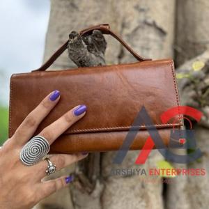 กระเป๋าคลัทช์หนังวัวแท้แฮนด์เมดสำหรับผู้หญิง,กระเป๋าสตางค์ลำลองกระเป๋าคลัทช์หนังแนววินเทจสีน้ำตาลใช้งานได้หลากหลายมีด้ามจับด้านบนมีสไตล์ - Product Image 1