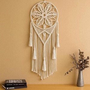 Decoración de Pared de Macramé con Diseño de Flores Redondas para una Decoración del Hogar Elegante, Tapiz de Pared Estilizado y Estilo Interior Bohemio de la India - Product Image 6