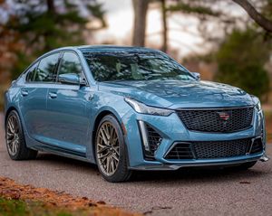 Cadillac CT5-V Blackwing 2024 au look épuré, un moteur V8 suralimenté de 6,2 L avec 668 ch et 659 lb-pi de couple - Product Image 1