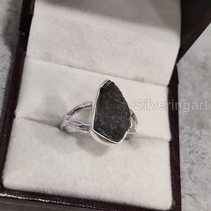 Bague pour femme en labradorite naturelle, pierre précieuse martelée, cadeau de Noël, cadeau d'anniversaire, bague en argent sterling 925, bijoux faits à la main - Product Image 5