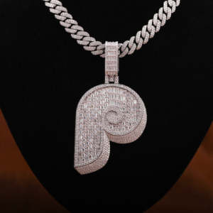 Elegante colgante personalizado en forma de P Moissanite completamente helado 925 collar de diamantes de plata regalo para él - Product Image 3