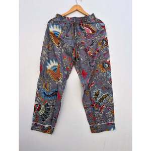 Ensemble de pyjama rose en double gaze pour femme, respirant et doux, avec taille élastique, manches longues et col rabattu, idéal pour les nuits d'été, taille XS - Product Image 5