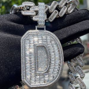 Colgante de Lujo con Inicial D con Incrustaciones de Moissanita Corte Baguette, Collar con Letra Personalizada Estilo Hip Hop, Colgante de Moda Brillante - Product Image 2