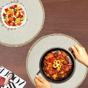 Napperon en perles de verre avec nœud en perles dorées crème Napperon résistant aux perles de verre pour la décoration de mariage - Product Image 3