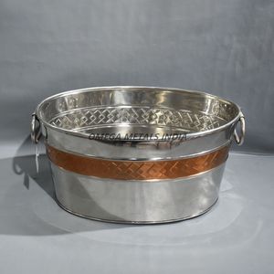 Grand seau à glace d'inspiration vintage pour bars Refroidisseur à vin rustique et durable en acier inoxydable avec ample rangement et poignées uniques - Product Image 3