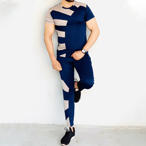 Último diseño personalizado patrón geométrico estampado chándal de manga corta Camiseta y ajustado tamaño gimnasio desgaste hombres chándales - Product Image 6