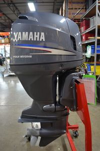 Moteur hors-bord 115 CV d'occasion en excellent état, faible nombre d'heures d'utilisation, d'origine. - Product Image 2