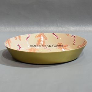 Plateau décoratif crème moderne avec design amusant en pain d'épice idéal pour servir des friandises et ajouter de la joie à votre table de vacances - Product Image 3