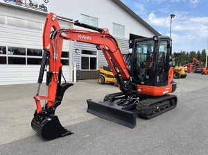 Nouvelle mini-excavatrice Kubota KX040-4 de 4 tonnes avec cabine, godet, brise-roche, pince et grappin. - Product Image 3