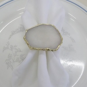 Anneaux de porte-serviettes durables faits à la main en résine colorée et bois classiques en rose pour les dîners de Thanksgiving, les mariages et les vacances - Product Image 1