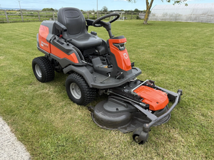 Achetez une nouvelle tondeuse autoportée Husqvarna R420TsX AWD avec une plateforme de coupe avant de 122 cm - Product Image 2
