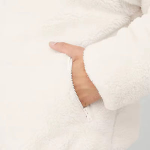 Veste polaire Sherpa de style simple pour hommes avec une sensation confortable et une finition lisse idéale pour le travail sur le campus ou le streetwear - Product Image 6