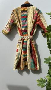 Chaqueta Kantha de Algodón Ecológico Acolchada con Múltiples Apliques de Retazos Hecha a Mano en India para Mujer, Transpirable, Venta al por Mayor - Product Image 3