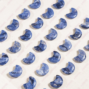 Mini-moonglances sculptées en sodalite bleue de qualité supérieure pour la méditation et la décoration - Product Image 6