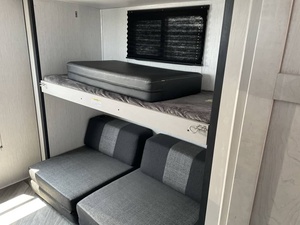 รถบ้านแคมป์ปิ้งมือสอง ปี 2023 รุ่น Heart Land Mallard M32 - Product Image 3