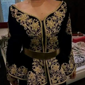 EAST--JACKET ตรงกลางที่ NEW---TRENDY & สวยงามประดับด้วยลูกปัดแก้วคริสตัล, หิน, dabka Work @ 2023 - Product Image 1