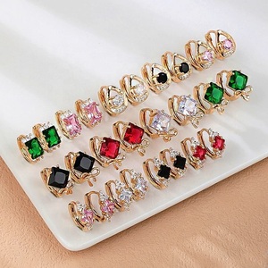 Pendientes de Aro Modernos Chapados en Oro de 18K con Zirconia, Tamaño Pequeño, Ligeros y Elegantes para Mujeres y Niñas, para Uso Diario o Fiestas - Product Image 1