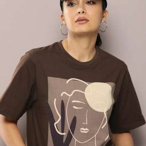 Nouveau t-shirt personnalisé filles à la mode conception personnalisée t-shirt surdimensionné pour les femmes t-shirt fabricant et grossiste - Product Image 4