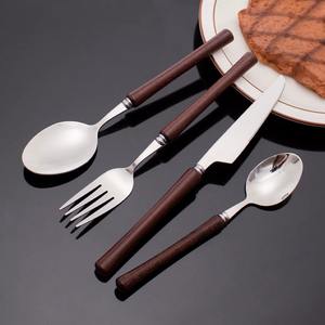 Ensemble de couverts en argent avec manche en bois de qualité supérieure pour les hôtels, la restauration, les restaurants et le service de table formel, vente en gros en provenance d'Inde - Product Image 3