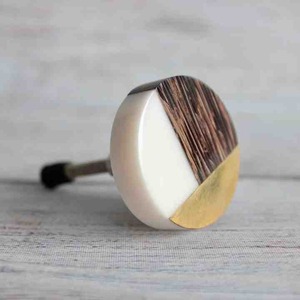 Pomo de puerta de madera de resina respetuoso con el medio ambiente con acabado pulido adecuado para armarios modernos, cajones y aplicaciones de muebles - Product Image 5