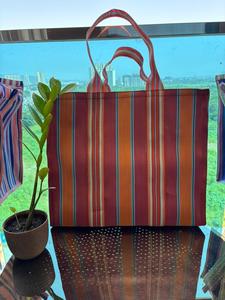 ถุงช้อปปิ้งแฟชั่นวินเทจสำหรับผู้หญิง ทำจากโพลีโพรพิลีนไนลอนที่เป็นมิตรกับสิ่งแวดล้อม พร้อมหูหิ้วผ้าฝ้ายทออย่างยั่งยืน ใช้ซ้ำได้ ผลิตจากวัสดุรีไซเคิล - Product Image 4