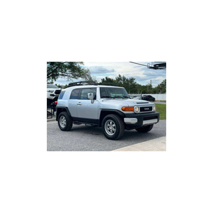 Toyotai FJ Cruiser พร้อมล้อเหล็กทนทานยางออฟโรดและตะกร้าสินค้าที่ติดตั้งบนหลังคา - Product Image 5